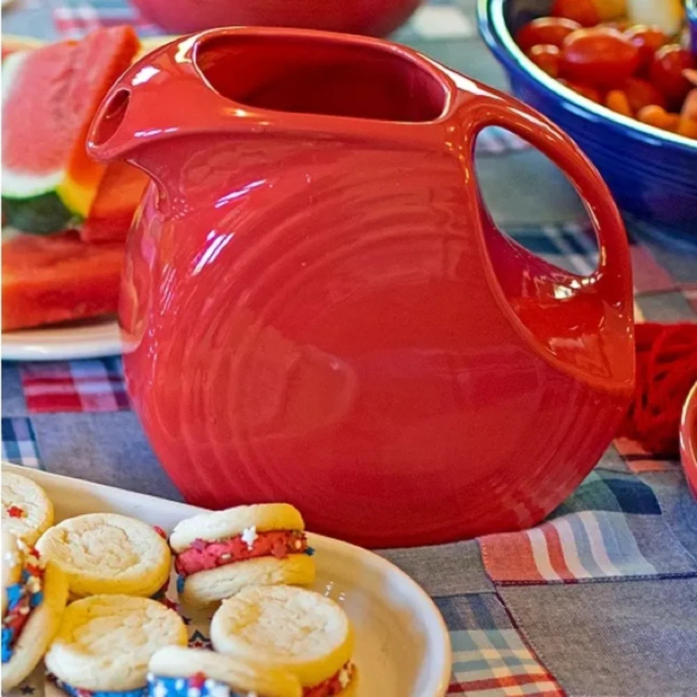 Fiesta Large Disk Pitcher, 67 oz Fiesta Scarlet Red pristine condition